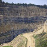 L'initiative populaire pour sauver la colline du Mormont, exploitée par Holcim, est maintenue (archives). KEYSTONE/LAURENT GILLIERON